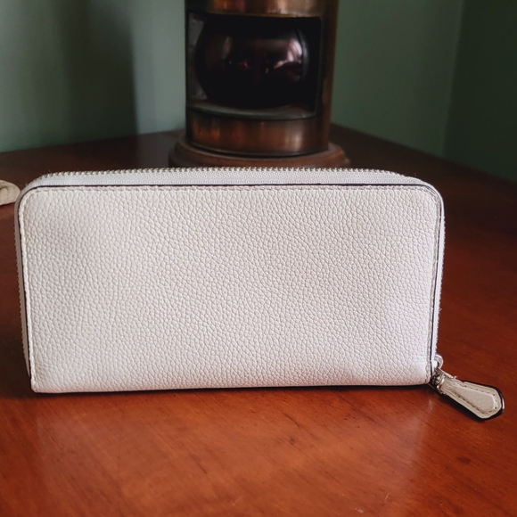 Coach F57590 White Pebbled & Snakeskin Embossed Leather Accordion Zip Wallet - Picture 2 of 13